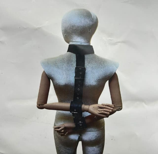 Conjunto Inmovilizador con Gancho Anal y Mordaza Negro 4